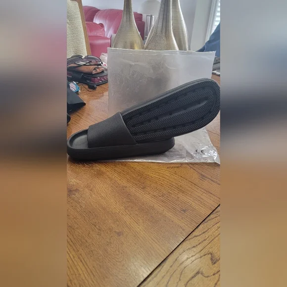 Sandals - Picture 2 of 6